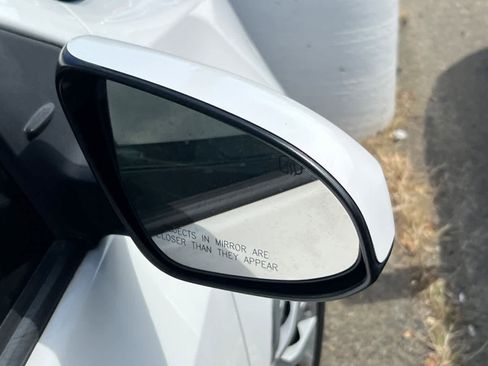 Used 2018 Toyota Corolla LE w/ Carpet Mat Package (TMS) FWD image 16