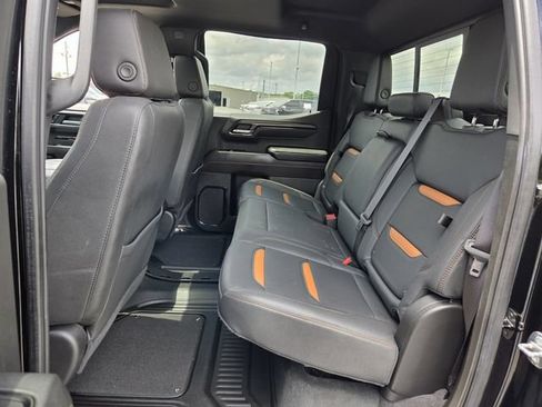 Used 2023 GMC Sierra 1500 AT4 w/ Technology Package AWD/4WD image 10