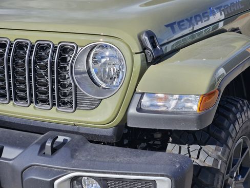 New 2026 Jeep Gladiator Sport AWD/4WD image 10