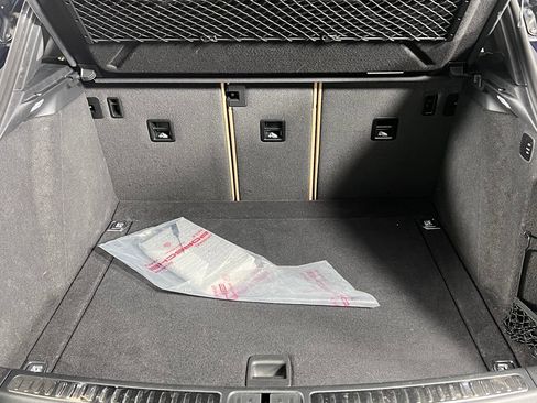 Certified 2020 Porsche Macan Turbo AWD/4WD image 17
