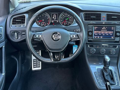 Used 2019 Volkswagen Golf Alltrack S image 14