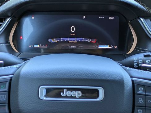 Used 2023 Jeep Grand Cherokee L Laredo RWD image 29