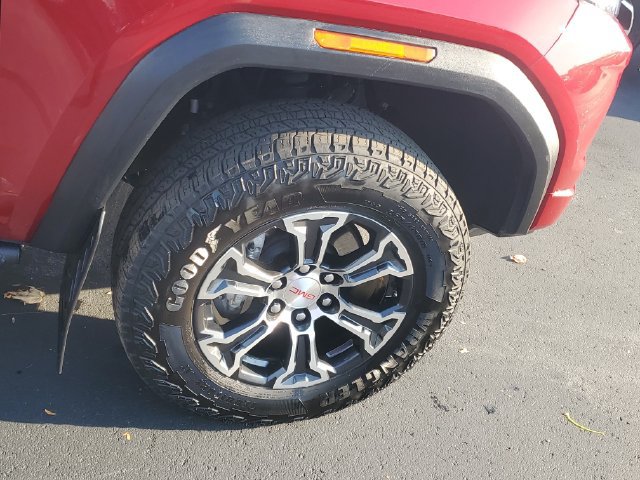 Certified 2023 GMC Canyon AT4 w/ AT4 Premium Package AWD/4WD image 5