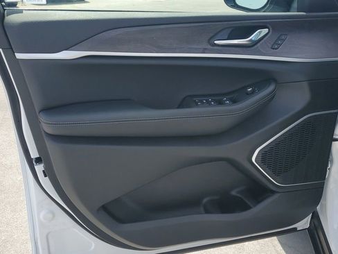 New 2025 Jeep Grand Cherokee Limited w/ Black Appearance Package image 22