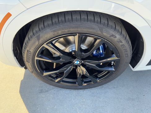 Certified 2025 BMW X7 xDrive40i w/ M Sport Package image 13