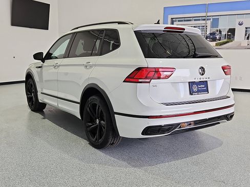 Used 2023 Volkswagen Tiguan SE R-Line image 3