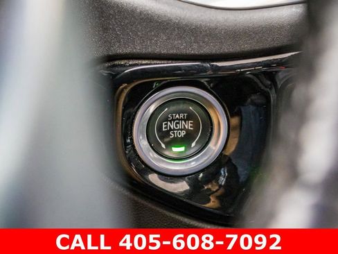 Used 2022 GMC Sierra 1500 SLT AWD/4WD image 46
