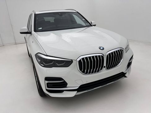 Certified 2022 BMW X5 xDrive40i w/ Luxury Seating Package image 3