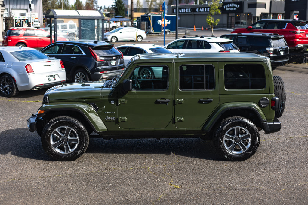 Used 2023 Jeep Wrangler Unlimited Sahara AWD/4WD image 11