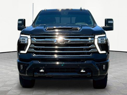 Used 2024 Chevrolet Silverado 2500 High Country w/ High Country Premium Package AWD/4WD image 2