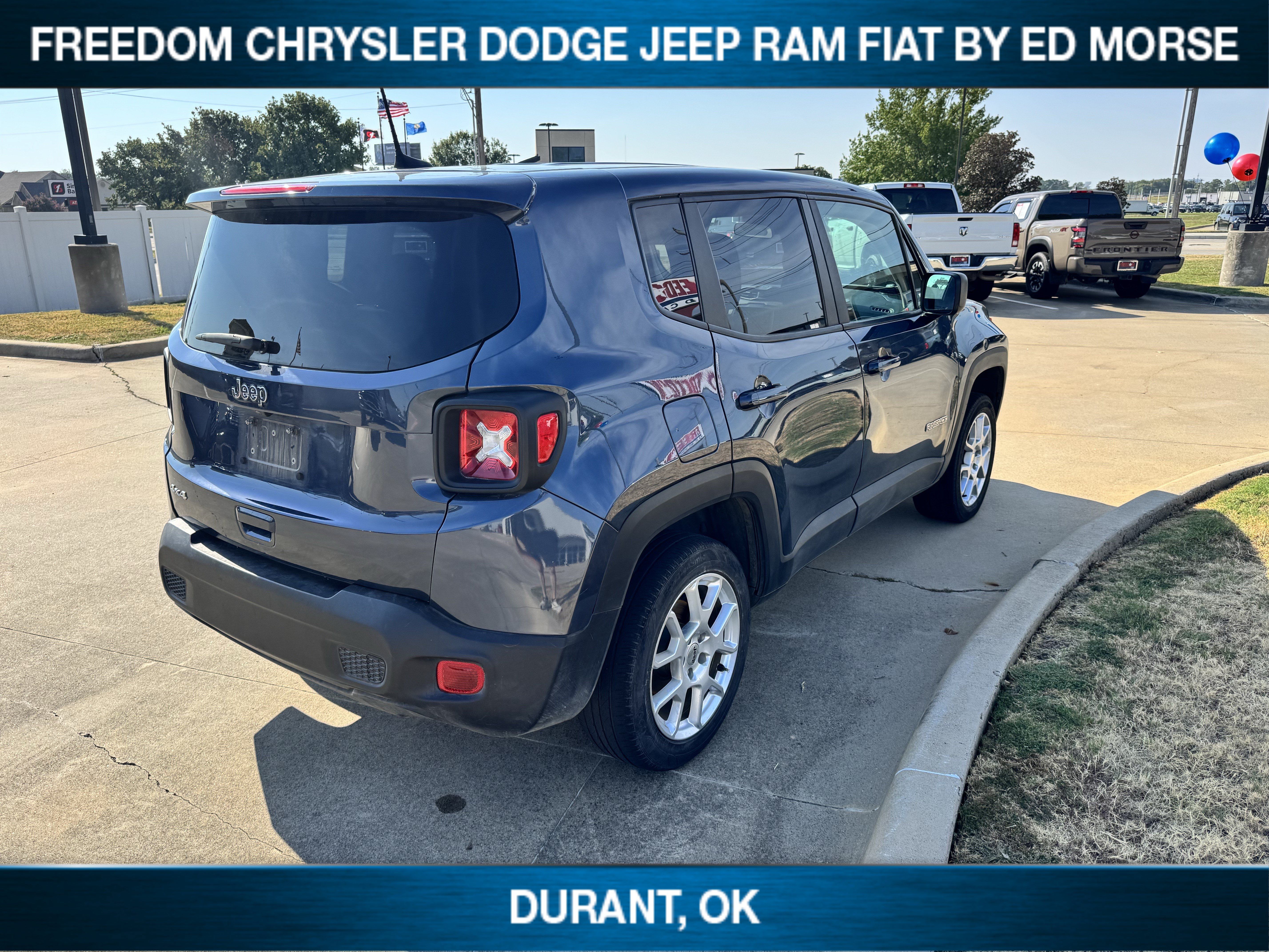 Used 2023 Jeep Renegade Latitude AWD/4WD image 4