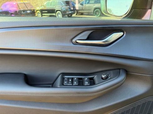 New 2025 Jeep Grand Cherokee Laredo X w/ Luxury Tech Group I image 14