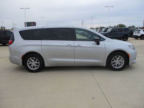 New 2026 Chrysler Voyager LX FWD image 7