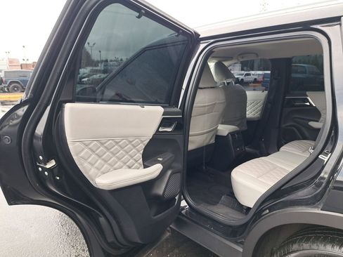 Used 2023 Mitsubishi Outlander SEL 40th Anniversary AWD/4WD image 12