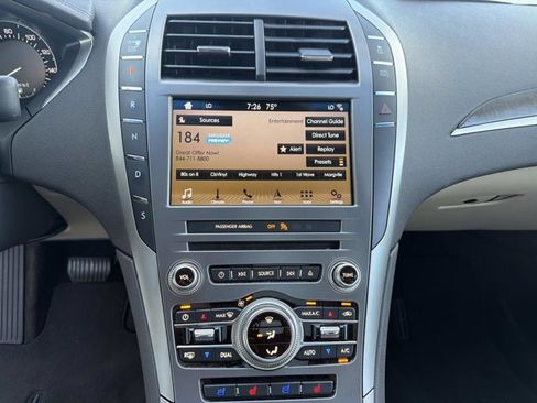 Used 2017 Lincoln MKZ Reserve FWD image 31
