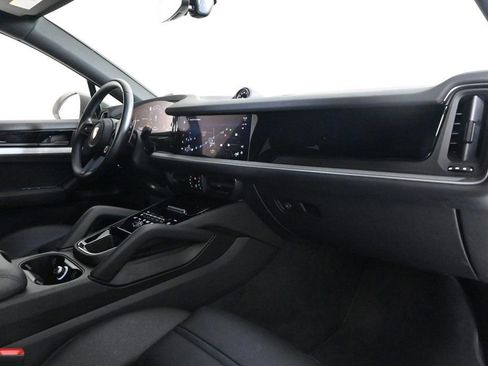 Certified 2024 Porsche Cayenne S image 18