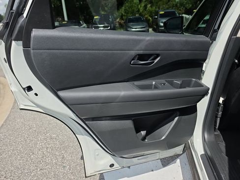 Used 2024 Nissan Pathfinder SV FWD image 14