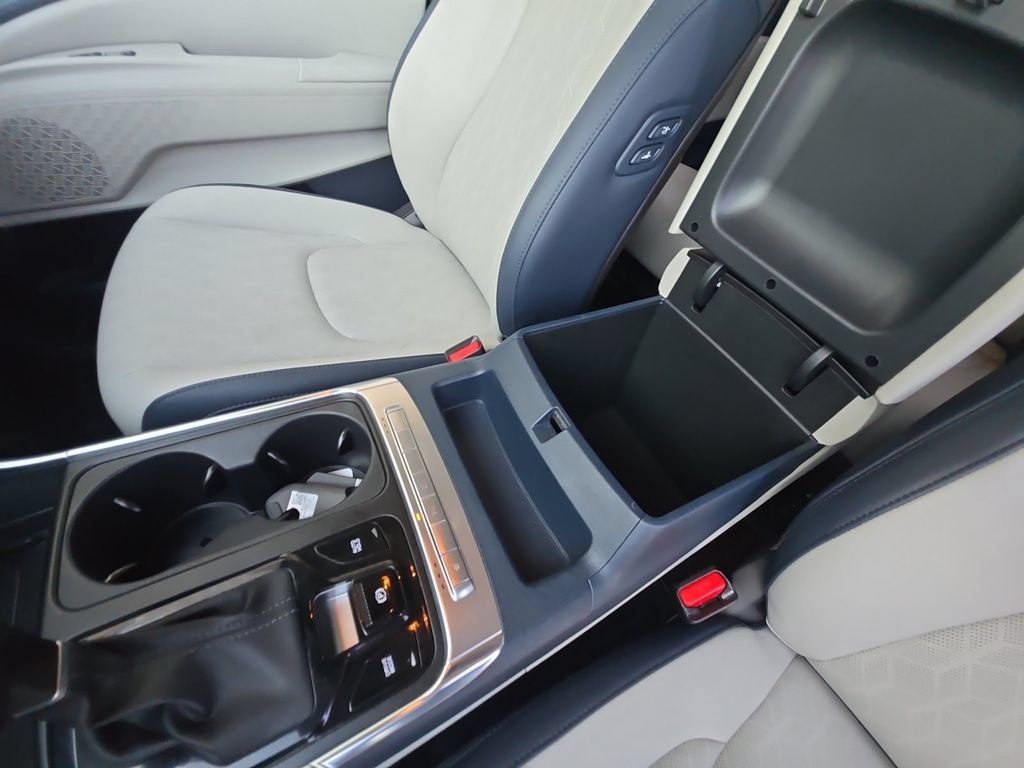 Used 2026 Kia Carnival EX FWD image 35