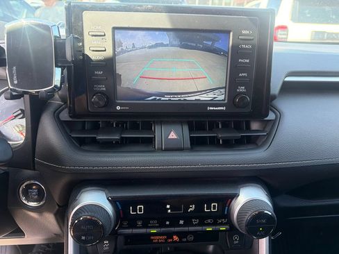 Used 2022 Toyota RAV4 XLE FWD image 9