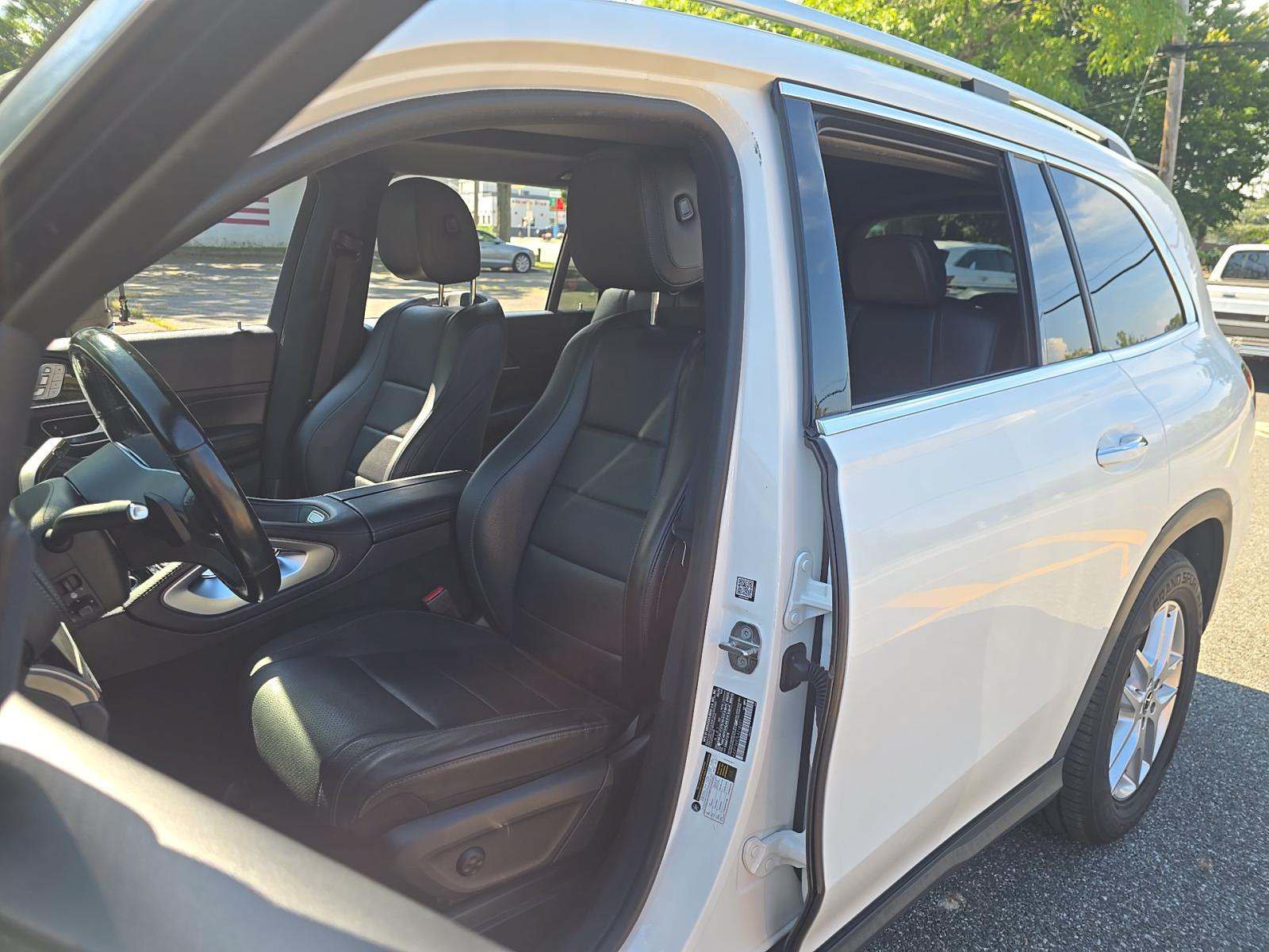 Used 2020 Mercedes-Benz GLS 450 4MATIC image 3