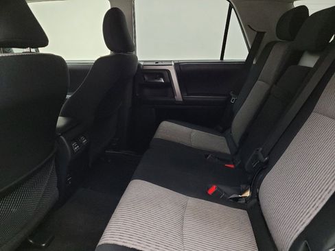 Used 2018 Toyota 4Runner SR5 AWD/4WD image 18
