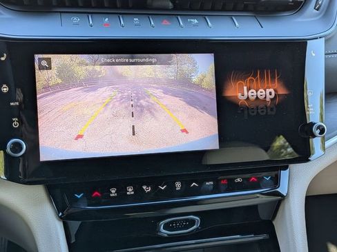 New 2026 Jeep Grand Cherokee Limited AWD/4WD image 24