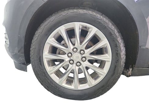 Used 2020 Buick Enclave Essence image 37