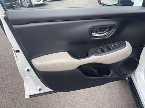 Certified 2025 Honda HR-V LX image 14