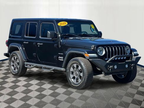 Used 2019 Jeep Wrangler Unlimited Sahara AWD/4WD image 6