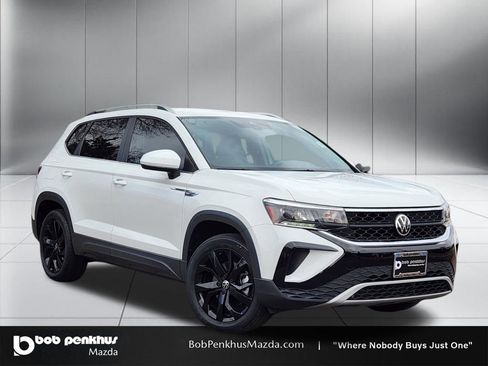 Used 2022 Volkswagen Taos SE image 1