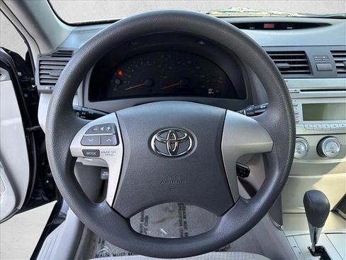 Used 2011 Toyota Camry LE image 14