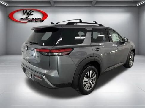 New 2026 Nissan Pathfinder SL image 6