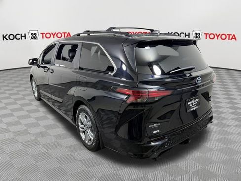Used 2023 Toyota Sienna XSE w/ XSE Plus Package AWD/4WD image 6