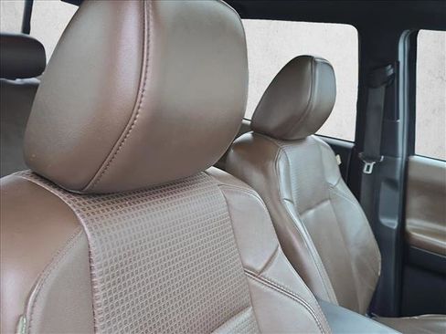 Used 2016 Toyota Tacoma Limited w/ Towing Package image 22