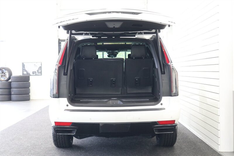 Used 2024 Cadillac Escalade Sport Platinum w/ LPO, ONYX Package AWD/4WD image 17