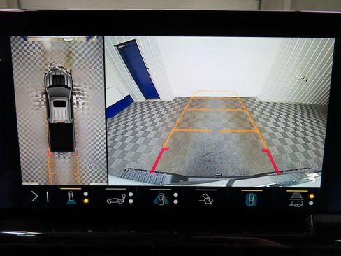 Used 2023 Chevrolet Silverado 1500 ZR2 image 16