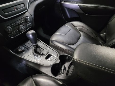 Used 2022 Jeep Cherokee Latitude Lux w/ Sun & Sound Group AWD/4WD image 26