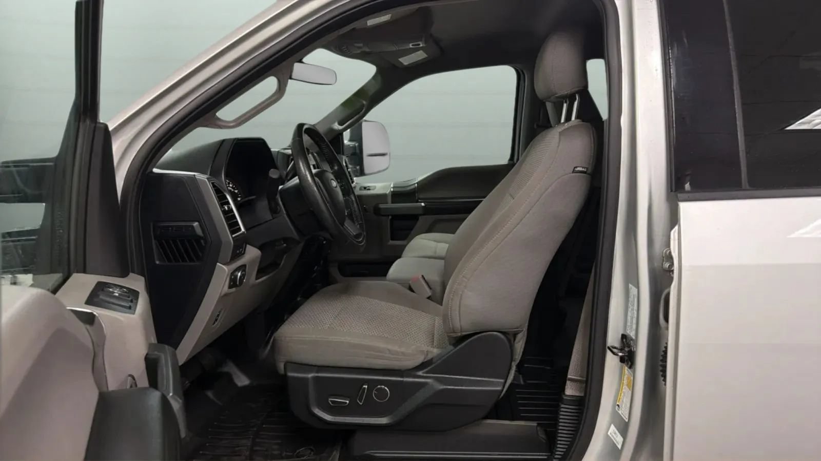 Used 2016 Ford F150 XLT w/ Equipment Group 302A Luxury AWD/4WD image 21
