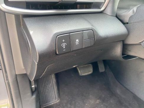 Used 2025 Hyundai Elantra SEL FWD image 17