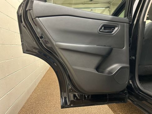 Used 2024 Nissan Rogue S image 14