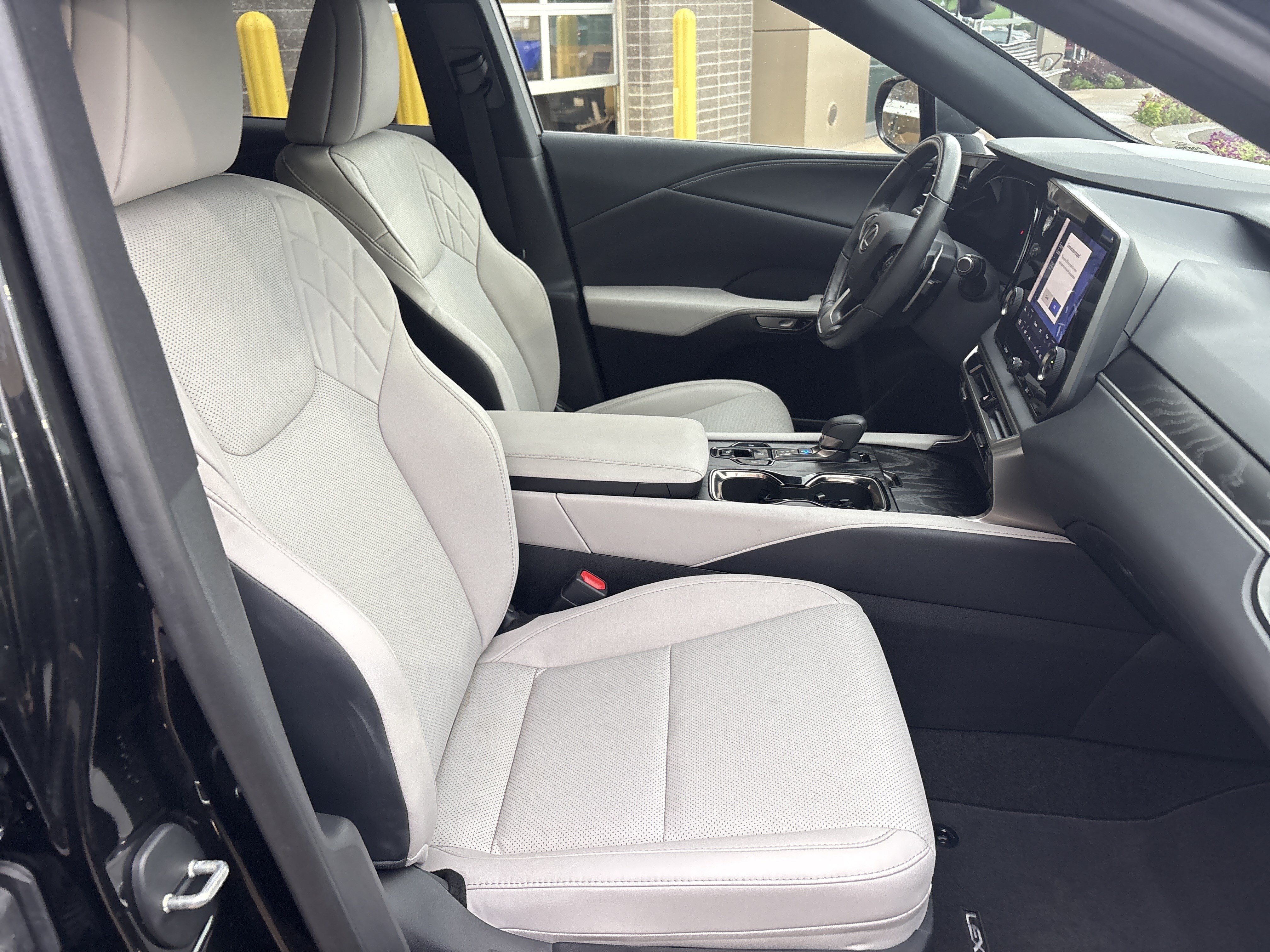 Used 2023 Lexus RX 350 Premium w/ Accessory Package (Z1) FWD image 33