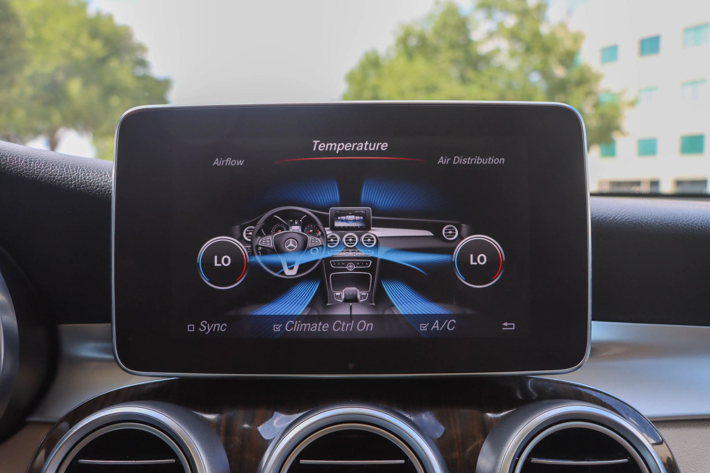 Used 2018 Mercedes-Benz GLC 300 4MATIC w/ Multimedia Package image 40