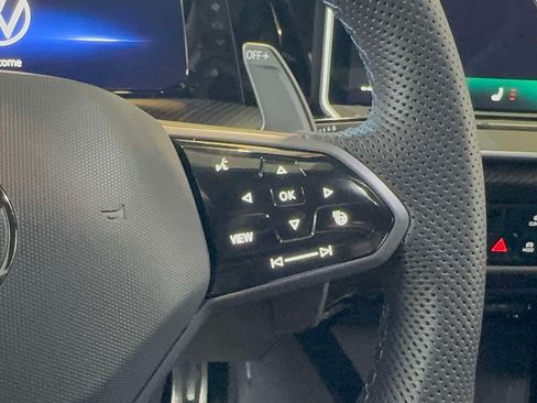 Used 2025 Volkswagen Golf R Black Edition AWD/4WD image 13