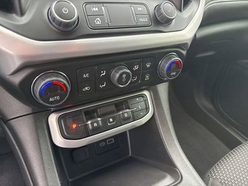 Used 2023 GMC Acadia SLE w/ Driver Convenience Package FWD image 23
