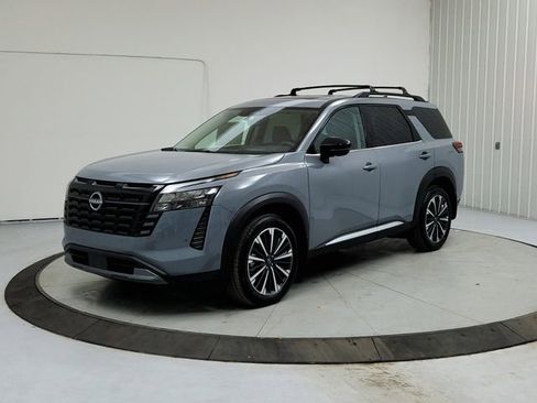 New 2026 Nissan Pathfinder Platinum image 3
