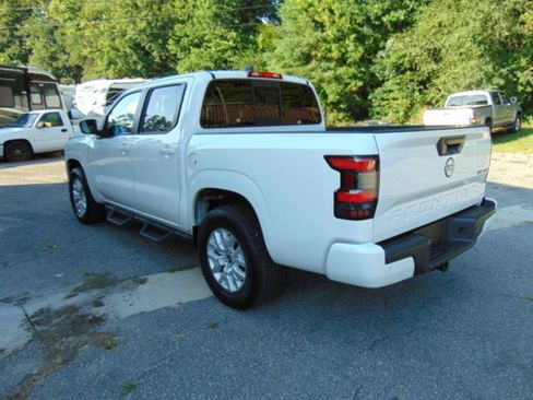 Used 2022 Nissan Frontier SV AWD/4WD image 3