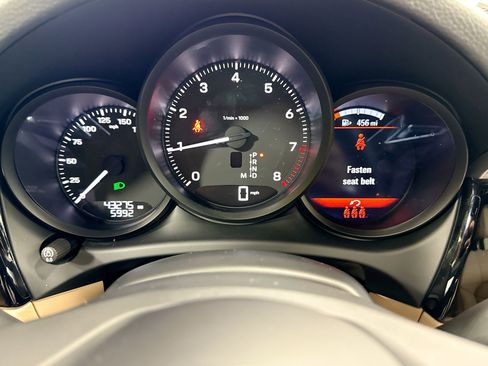 Certified 2022 Porsche Macan image 39