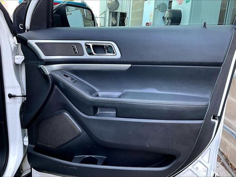 Used 2014 Ford Explorer XLT w/ Equipment Group 202A image 22