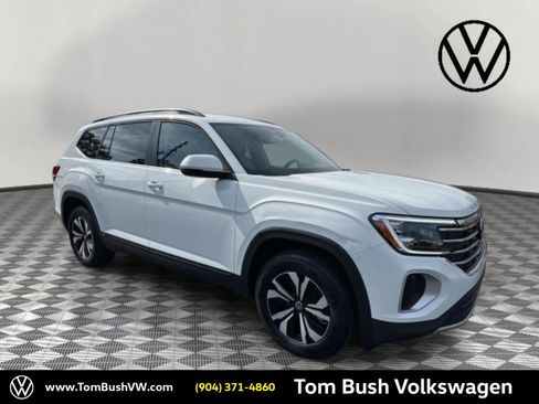 Used 2025 Volkswagen Atlas SE image 1