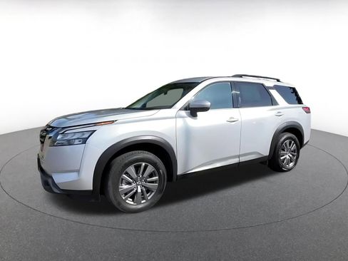 Used 2025 Nissan Pathfinder SV FWD image 8